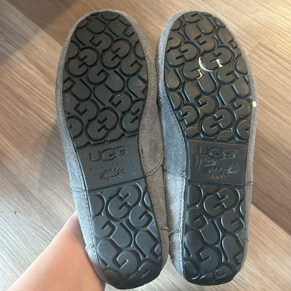 Size 11 men’s uggs damaged! - Picture 3 of 4